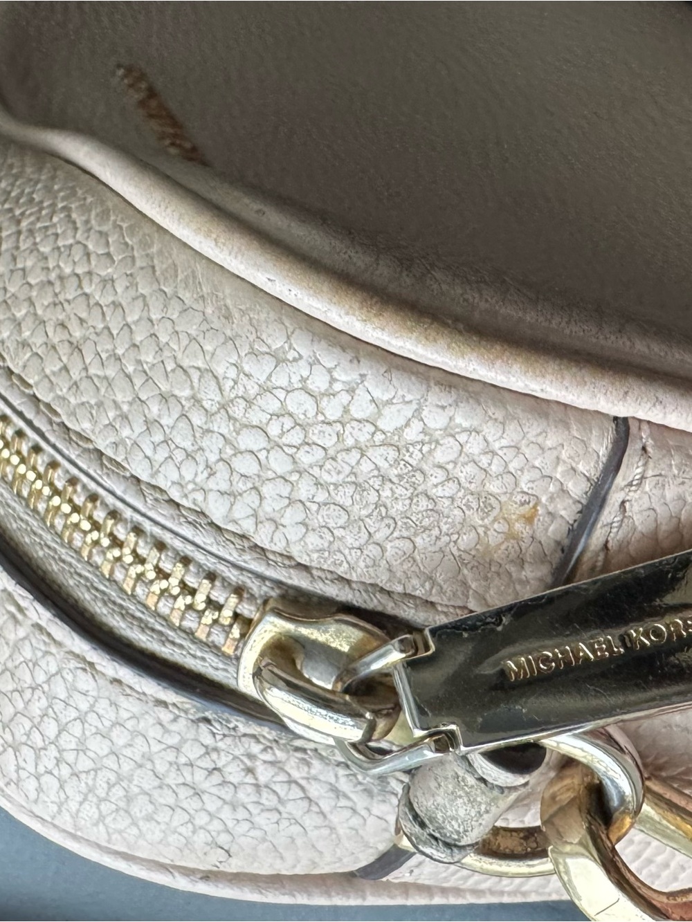 Michael Kors Pebbled Leather Crossbody in Light Beige with Gold Hardware - Picture 5 of 9